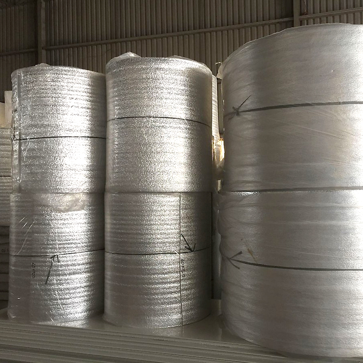 Hình ảnh cuộn cách nhiệt PE tại công ty Tôn Thép HƯNG GIA PHÁT